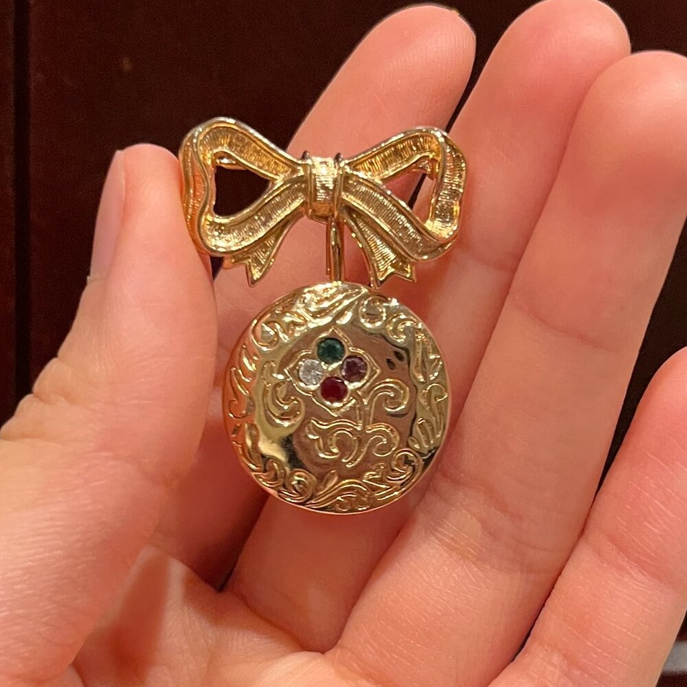 Vintage Avon Holiday Brooch